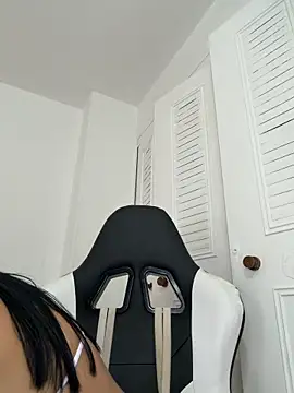 Snapshot of Valerie-S chatting on 05/27/26, 02:35 Valerie-S online show from 05/27/26, 02:35