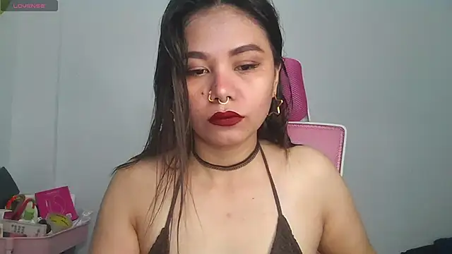 Snapshot of ShyShopia chatting on 04/11/26, 03:36 ShyShopia online show from 04/11/26, 03:36