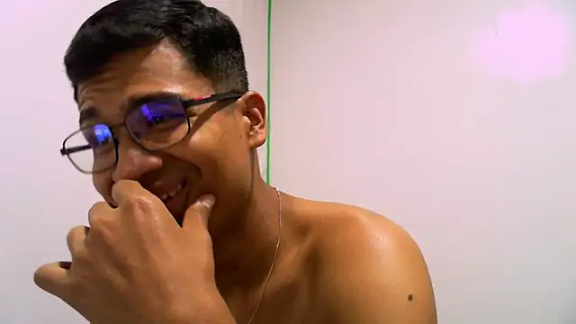 Snapshot of ThiagoVega_ chatting on 04/30/26, 03:46 ThiagoVega online show from 04/30/26, 03:46