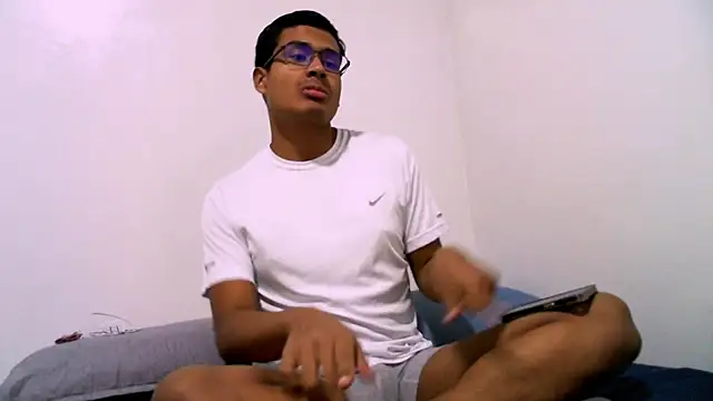 Snapshot of ThiagoVega_ chatting on 04/19/26, 03:29 ThiagoVega online show from 04/19/26, 03:29