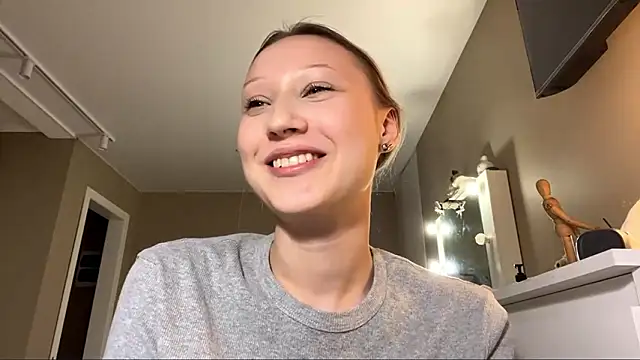 Snapshot of VibeAnna chatting on 03/24/26, 06:19 VibeAnna online show from 03/24/26, 06:19