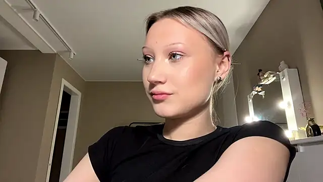 Snapshot of VibeAnna chatting on 04/04/26, 01:06 VibeAnna online show from 04/04/26, 01:06