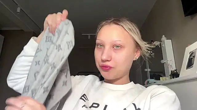 Snapshot of VibeAnna chatting on 04/02/26, 03:13 VibeAnna online show from 04/02/26, 03:13