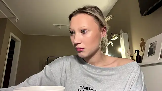 Snapshot of VibeAnna chatting on 04/07/26, 04:14 VibeAnna online show from 04/07/26, 04:14