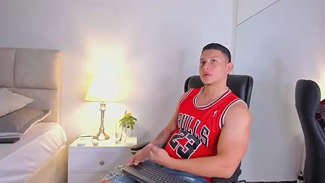 Chriss Diamond online show from 06/15/26, 08:41