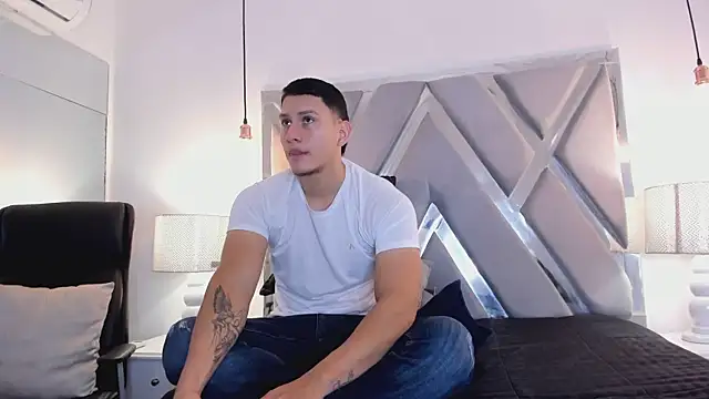 Chriss Diamond online show from 04/24/26, 03:41