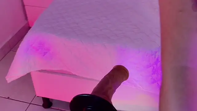 Snapshot of Aly_leee chatting on 04/11/26, 06:00 Aly leee online show from 04/11/26, 06:00