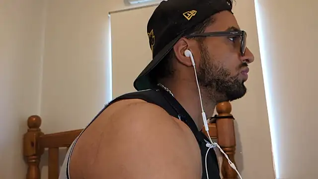 robin103666 online show from 04/05/26, 06:20