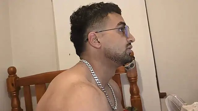 robin103666 online show from 04/24/26, 10:06