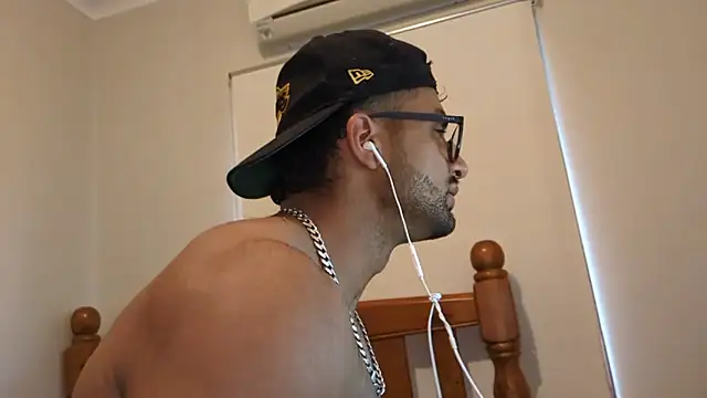 robin103666 online show from 04/06/26, 06:47