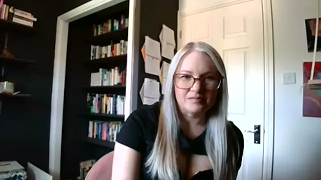 Snapshot of EmberSinn chatting on 04/28/26, 10:52 EmberSinn online show from 04/28/26, 10:52