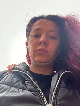 Snapshot of vitoria_bell chatting on 04/08/26, 12:06 vitoria bell online show from 04/08/26, 12:06