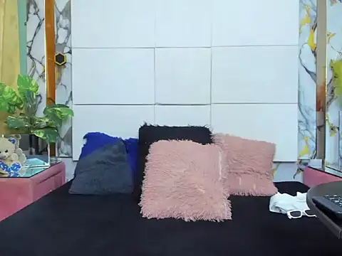 kloeMadels online show from 05/15/26, 06:39