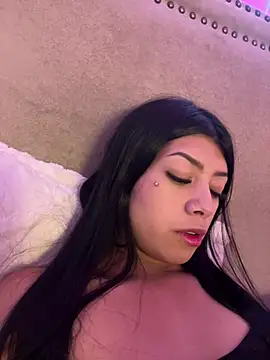 Snapshot of emilydolly_ chatting on 03/31/26, 12:07 emilydolly online show from 03/31/26, 12:07