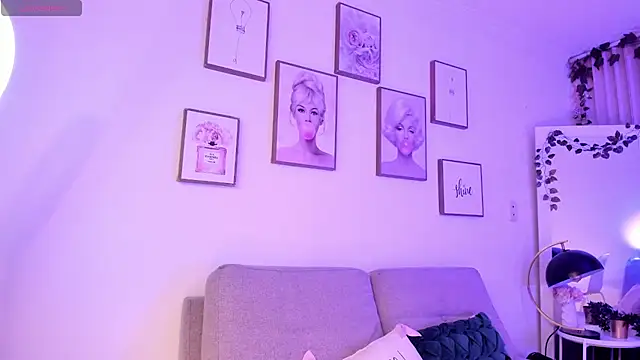 emilydolly  online show from 05/07/26, 11:13