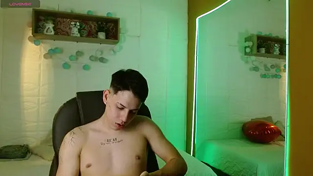 Snapshot of RoaSexi25 chatting on 04/10/26, 11:56 RoaSexi25 online show from 04/10/26, 11:56