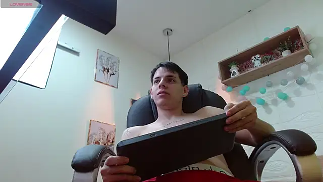 Snapshot of RoaSexi25 chatting on 04/05/26, 04:08 RoaSexi25 online show from 04/05/26, 04:08