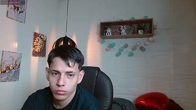 Snapshot of RoaSexi25 chatting on 03/26/26, 03:38 RoaSexi25 online show from 03/26/26, 03:38