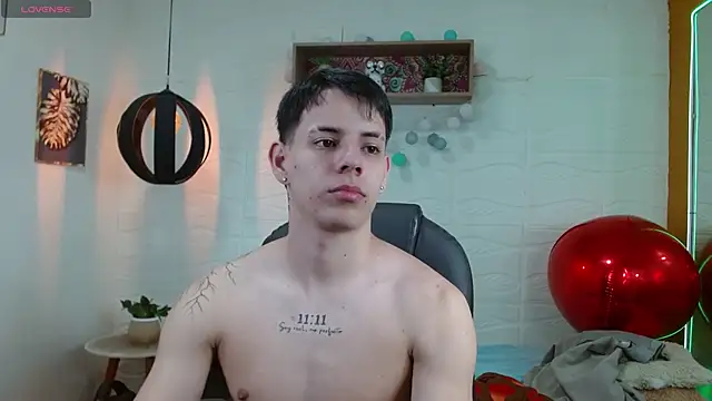 Snapshot of RoaSexi25 chatting on 03/31/26, 01:18 RoaSexi25 online show from 03/31/26, 01:18