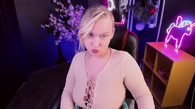 Snapshot of angelic_coy chatting on 05/26/26, 10:35 angelic coy online show from 05/26/26, 10:35