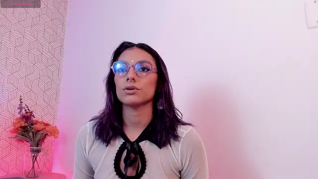 Snapshot of ValeAlvarez_ chatting on 04/04/26, 07:20 ValeAlvarez online show from 04/04/26, 07:20