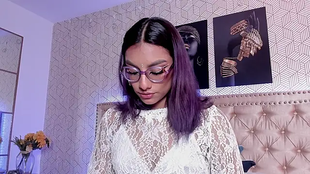 Snapshot of ValeAlvarez_ chatting on 04/10/26, 03:52 ValeAlvarez online show from 04/10/26, 03:52