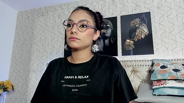 Snapshot of ValeAlvarez_ chatting on 04/07/26, 03:58 ValeAlvarez online show from 04/07/26, 03:58