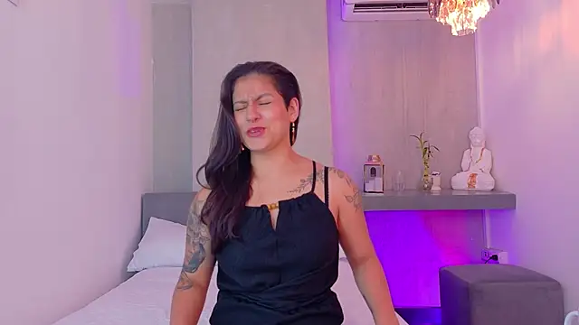 Snapshot of aurarosse_ chatting on 04/09/26, 11:27 aurarosse online show from 04/09/26, 11:27