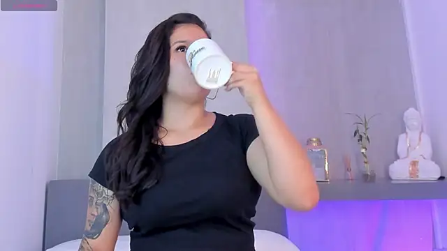 Snapshot of aurarosse_ chatting on 03/28/26, 11:55 aurarosse online show from 03/28/26, 11:55