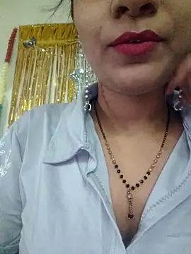 Snapshot of khushi_ji00 chatting on 06/17/26, 10:25 khushi ji00 online show from 06/17/26, 10:25