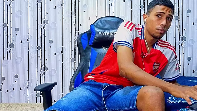 Charlies Fox online show from 04/07/26, 07:15