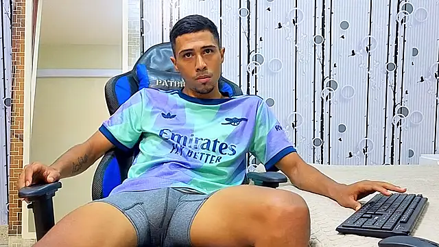 Charlies Fox online show from 04/05/26, 04:13