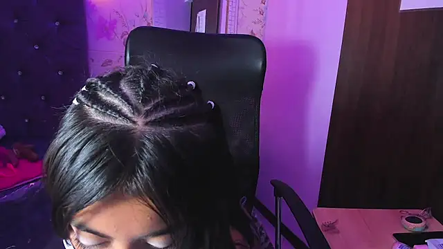 CharlotePetite  online show from 06/06/26, 06:57