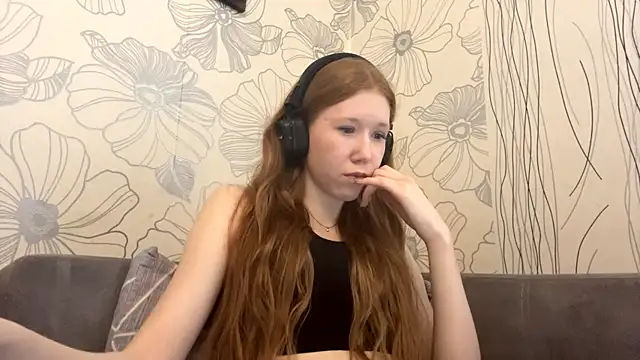 Snapshot of KiraNice1 chatting on 04/01/26, 01:01 KiraNice1 online show from 04/01/26, 01:01