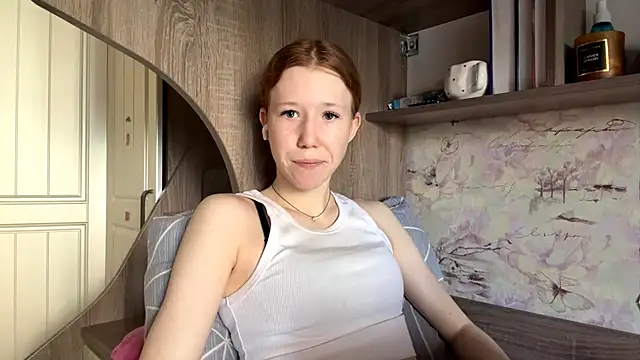 Snapshot of KiraNice1 chatting on 03/27/26, 09:21 KiraNice1 online show from 03/27/26, 09:21