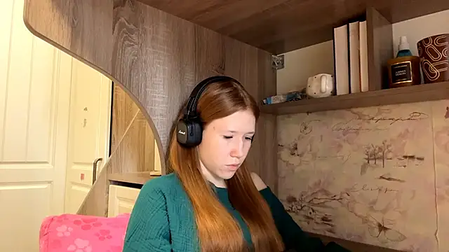 Snapshot of KiraNice1 chatting on 04/07/26, 07:32 KiraNice1 online show from 04/07/26, 07:32