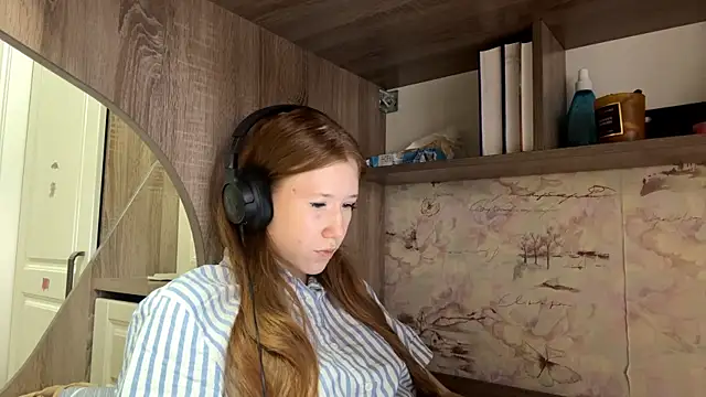 Snapshot of KiraNice1 chatting on 04/11/26, 10:30 KiraNice1 online show from 04/11/26, 10:30