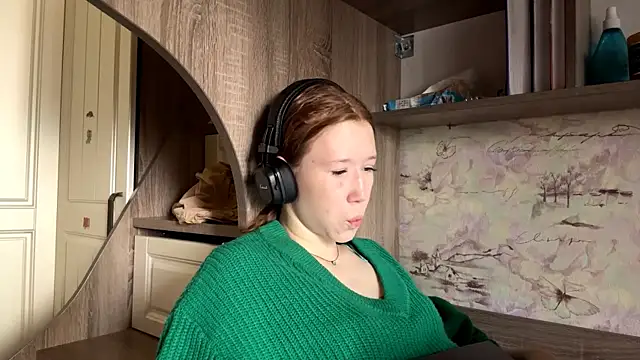 Snapshot of KiraNice1 chatting on 04/12/26, 07:22 KiraNice1 online show from 04/12/26, 07:22