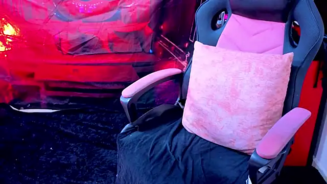 Snapshot of Toy_and_Pain chatting on 03/31/26, 06:54 Toy and Pain online show from 03/31/26, 06:54