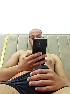 QueueedActivist online show from 03/29/26, 05:25