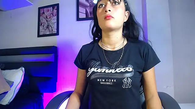 Snapshot of Fenixx_19 chatting on 03/25/26, 01:21 Fenixx 19 online show from 03/25/26, 01:21