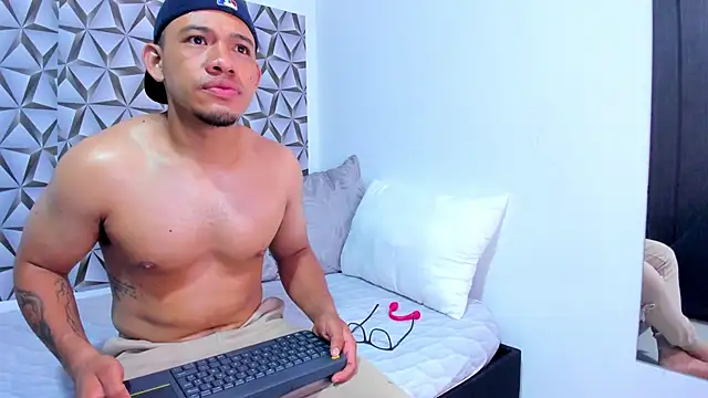 Snapshot of Benjamin_lich chatting on 04/09/26, 02:12 Benjamin lich online show from 04/09/26, 02:12