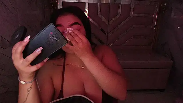 luna  r  online show from 05/26/26, 03:15