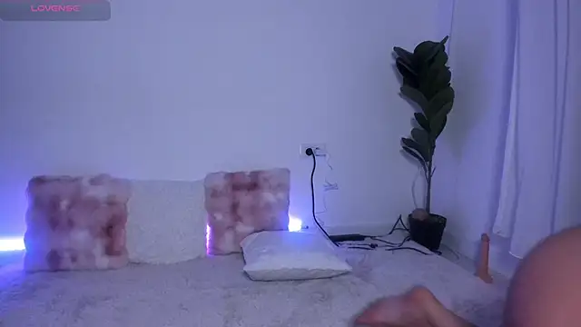 Snapshot of ArinaRave chatting on 04/14/26, 07:30 ArinaRave online show from 04/14/26, 07:30