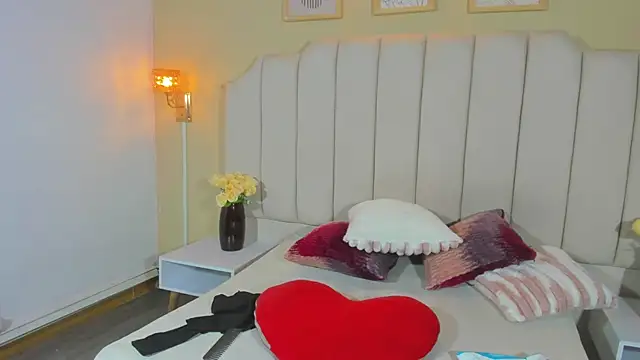 Sara Hanks online show from 04/11/26, 02:21