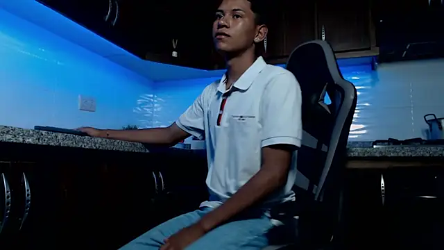 Snapshot of LexSin17 chatting on 04/14/26, 07:19 LexSin17 online show from 04/14/26, 07:19