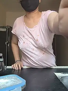 HeartlessGirl online show from 05/13/26, 05:58