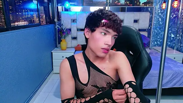 IsaacNovaa online show from 04/21/26, 08:04