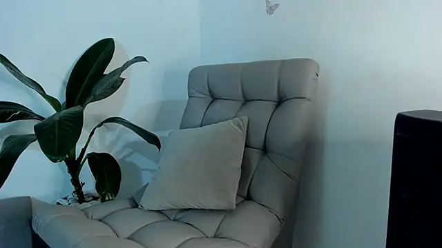 DakotaStills  online show from 04/11/26, 10:41