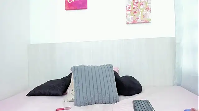 Naomi Doll  online show from 05/09/26, 07:50